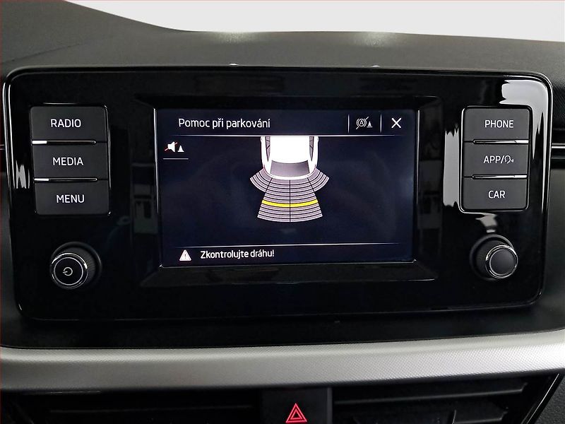 Škoda Scala (2020) 1.0 TSI, Tempomat - fotka 17 z 19