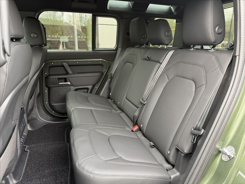 Land Rover Defender (2026) 3,0 110 DYNAMIC SE D250 - fotka 31 z 36