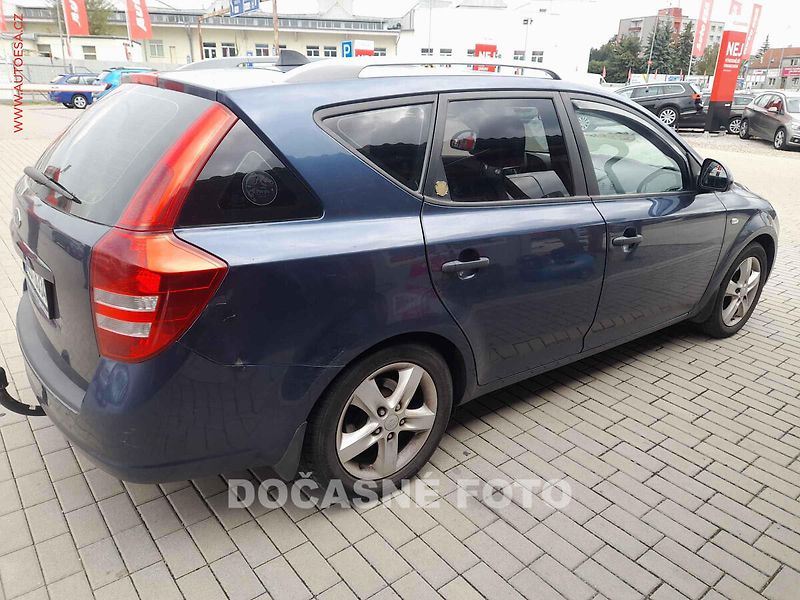 Kia Ceed (2008) 1.4, AC, tažné - fotka 2 z 3