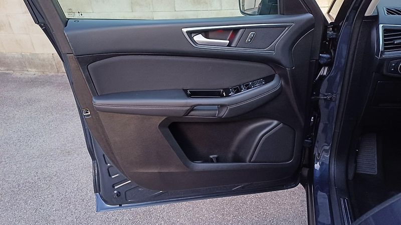 Ford Galaxy 2.0 140kW EcoBlue AWD TITANIUM - fotka 25 z 50