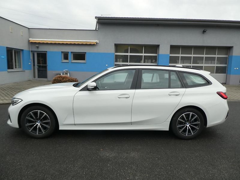 BMW Řada 3 Kombi 318i 115kw automat navi - fotka 6 z 15