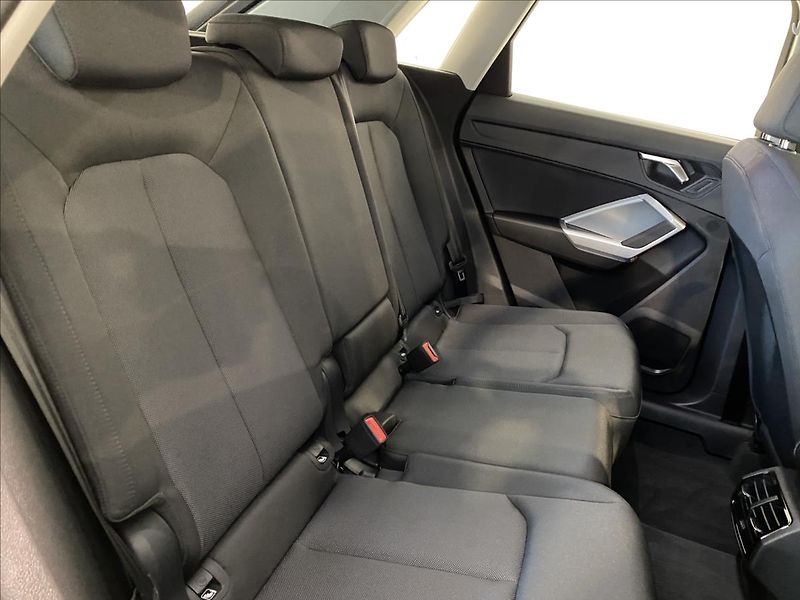 Audi Q3 1,5 35 TFSI S tronic - fotka 7 z 24