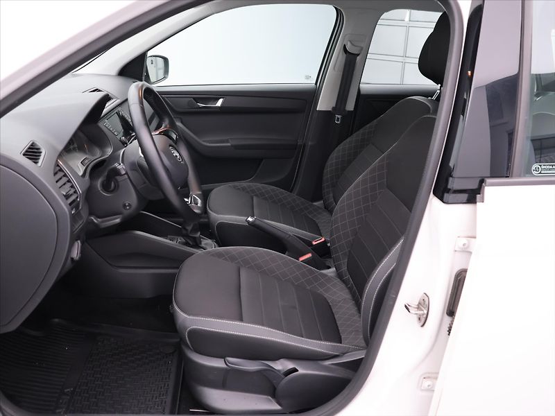 Škoda Fabia 1,0 TSI 70kW Ambition CZ DPH - fotka 11 z 32