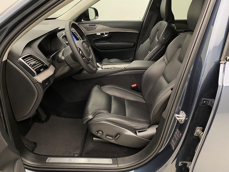 Volvo XC90 B5 AWD DARK PLUS AUT CZ 7m - fotka 3 z 67