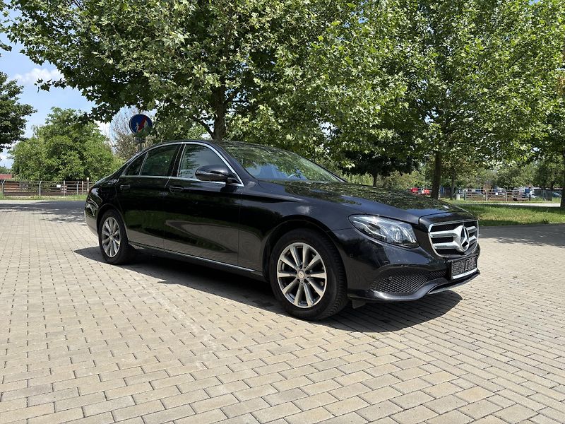 Mercedes-Benz Třídy E E200 135kw 1 maj ČR 52 000 km - fotka 14 z 28