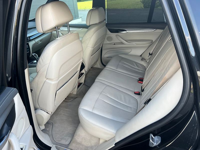 BMW X5 30d xDrive-2019 ALU - fotka 16 z 36
