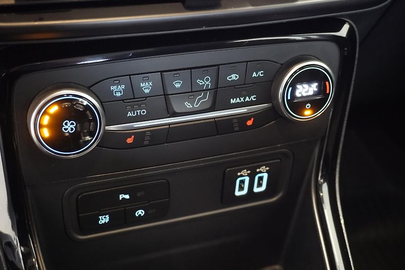 Ford EcoSport 1,0 ECOBOOST ST-LINE - fotka 15 z 28