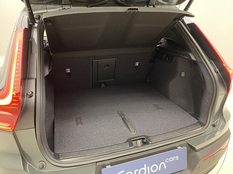 Volvo XC40 (2026) B3 AUT DARK PLUS - fotka 5 z 59