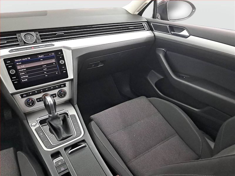 Volkswagen Passat (2018) 2.0 TDI, Automat, Navi - fotka 8 z 21