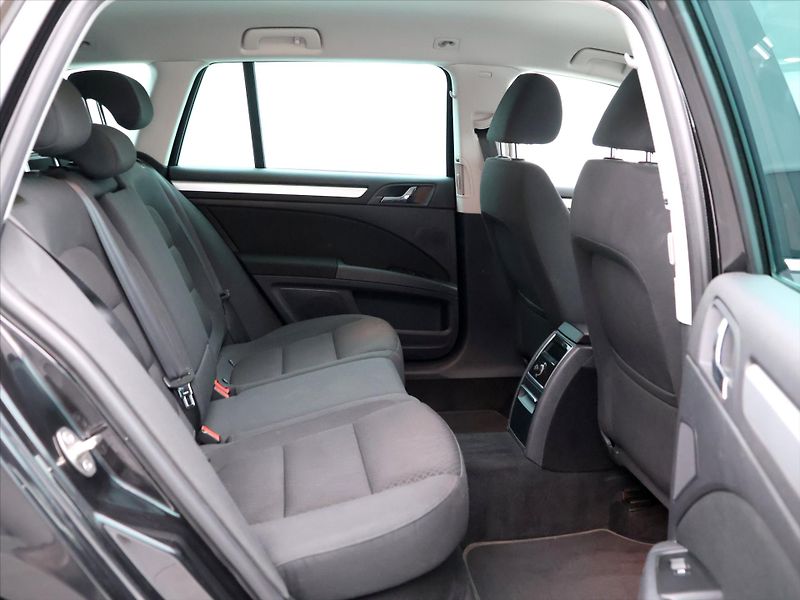 Škoda Superb 2,0 TDI 125kW Ambition DSG - fotka 13 z 39