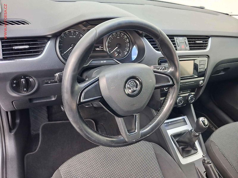 Škoda Octavia (2016) 1.6TDi, ČR, AC, výhřev sed - fotka 12 z 14