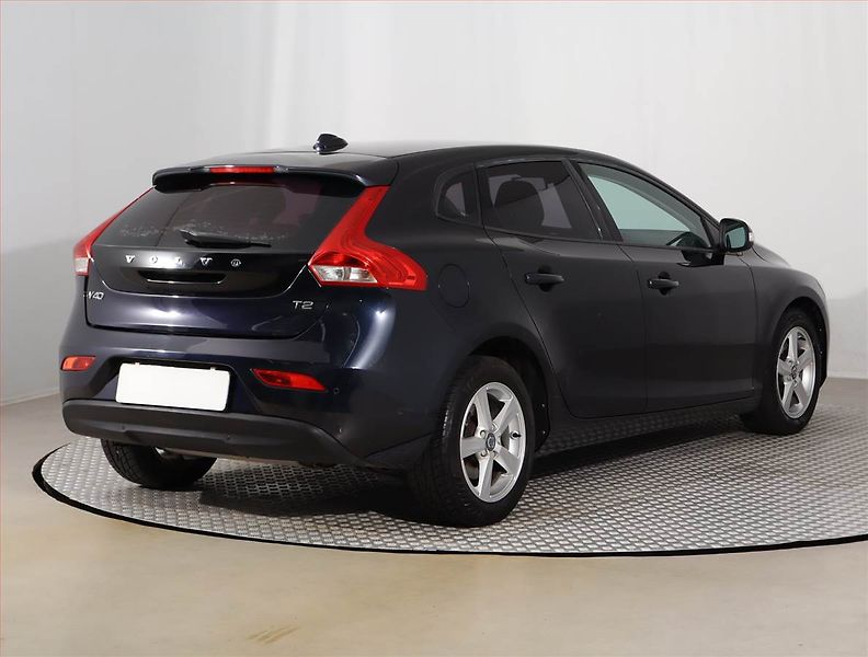 Volvo V40 (2016) 2.0 T2, Navi, Tempomat - fotka 5 z 16