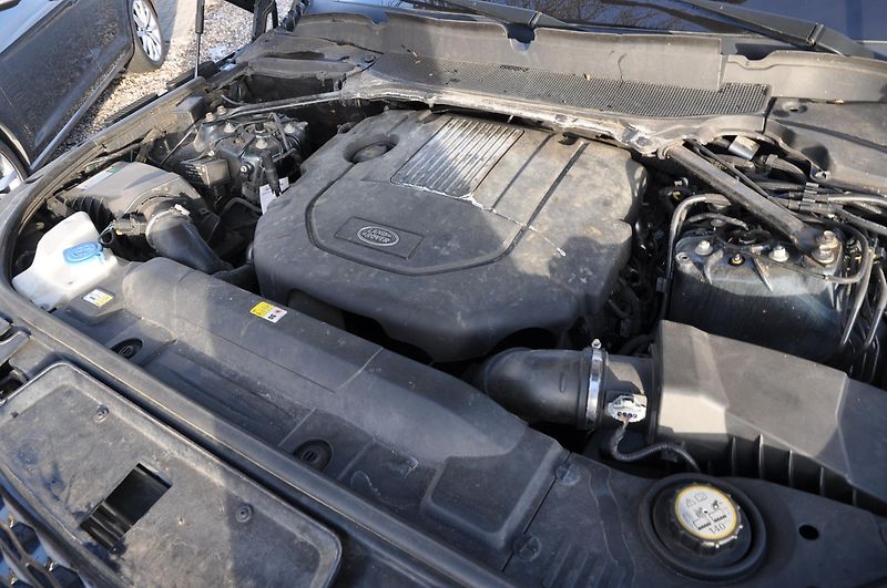 Land Rover Range Rover Sport SDV6 HSE Dynamic 225kW - fotka 11 z 23