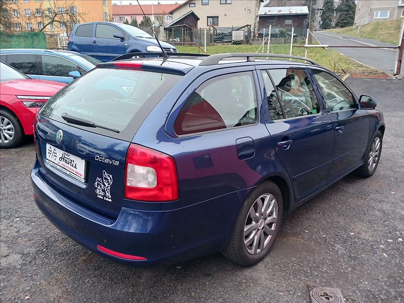 Škoda Octavia 1,6   TDI KOMBI 77KW AMBITION - fotka 6 z 20