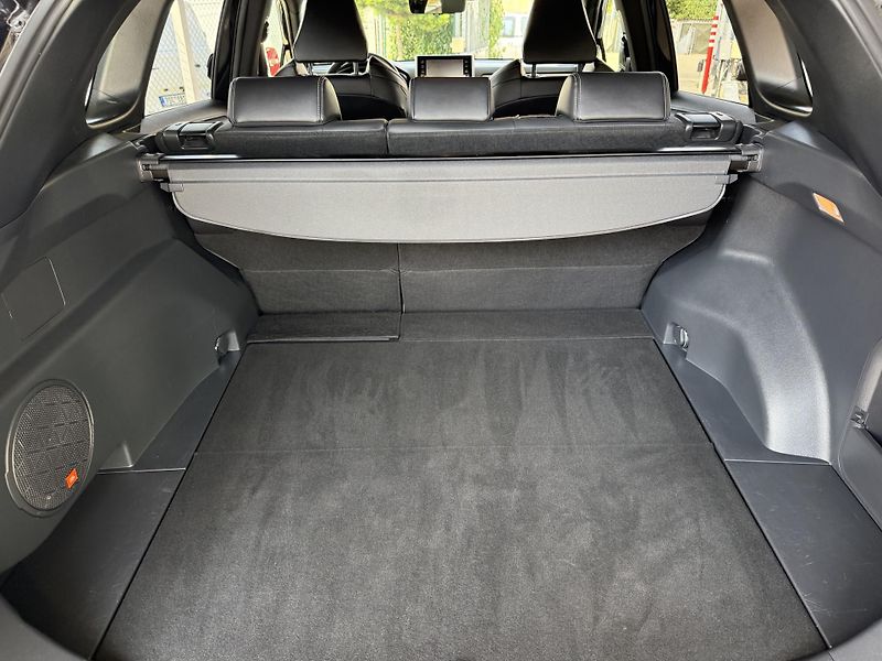 Toyota RAV4 2,5 Hybrid Black Edition JBL  - fotka 7 z 10