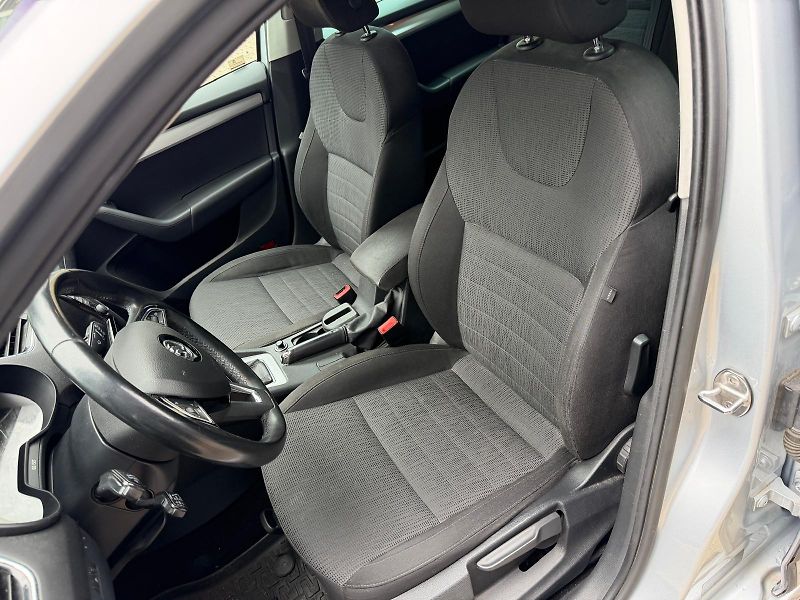 Škoda Octavia 2,0 TDI 4x4 /servis.kn. /110kW - fotka 11 z 32