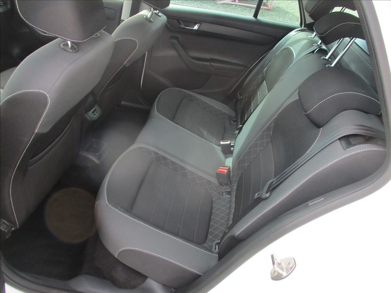 Škoda Fabia 1,0 TSI, klima,servis,1.maj,CZ - fotka 11 z 31