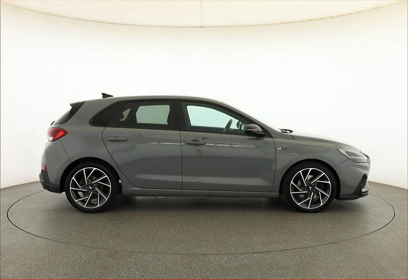 Hyundai i30 (2022) N-Line 1.5 T-GDI MHEV, ČR - fotka 6 z 21