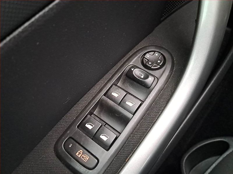 Peugeot 308 (2010) 1.6 VTi, po STK - fotka 18 z 19