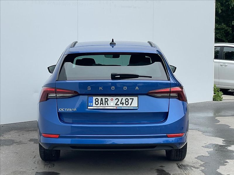 Škoda Octavia 2,0 TDI DSG Ambition Plus PDC - fotka 23 z 23