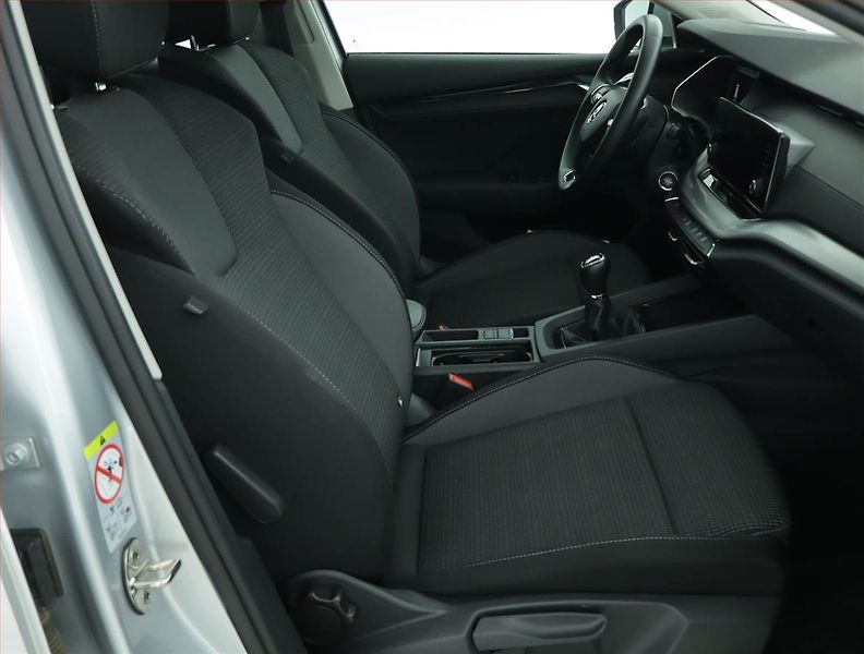 Škoda Octavia (2023) Ambition 2.0 TDI, ČR,1.maj - fotka 9 z 15