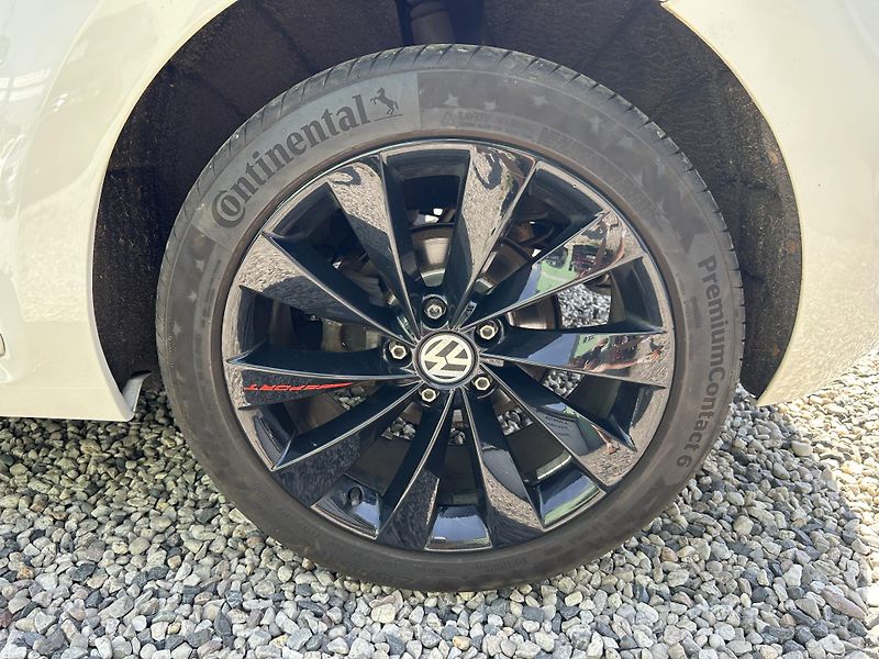 Volkswagen Beetle (2014) 2.0Tdi 103KW DSG 131tis km - fotka 11 z 35