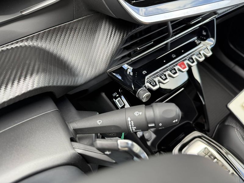 Peugeot 2008 (2026) ALLURE Hybrid  1,2 145 e-DCS6 - fotka 17 z 22