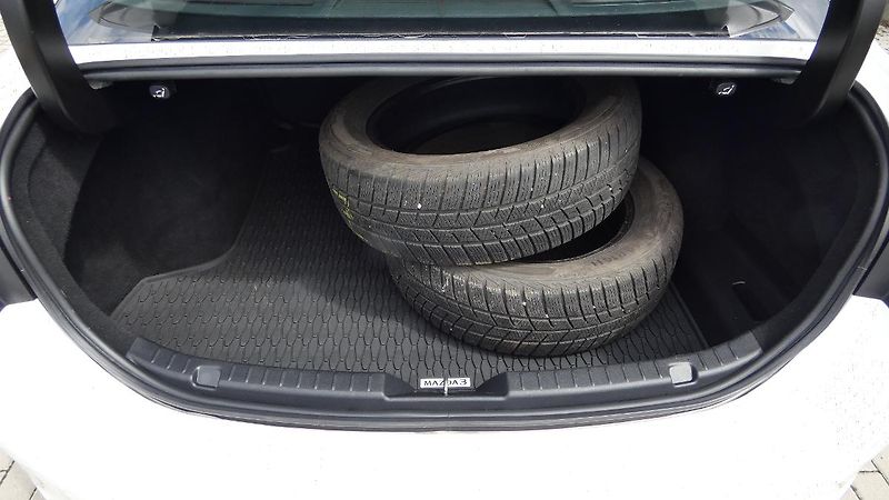 Mazda 3 2.0 Skyactive-G120 - fotka 20 z 22