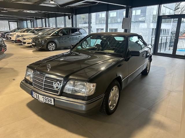 Mercedes-Benz 124 (1995) E320 24V kabriolet - fotka 3 z 28