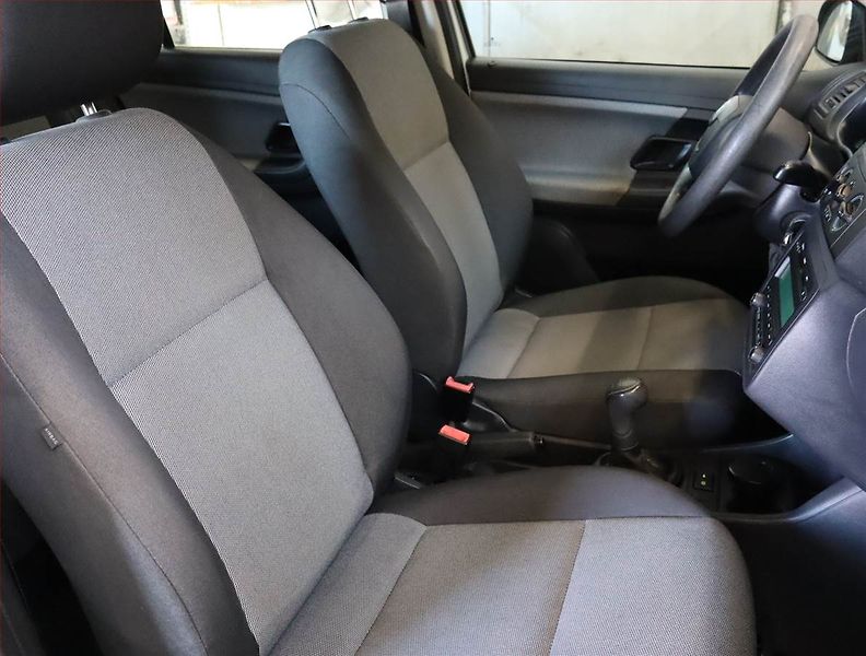 Škoda Fabia (2012) 1.4 16V - fotka 9 z 15