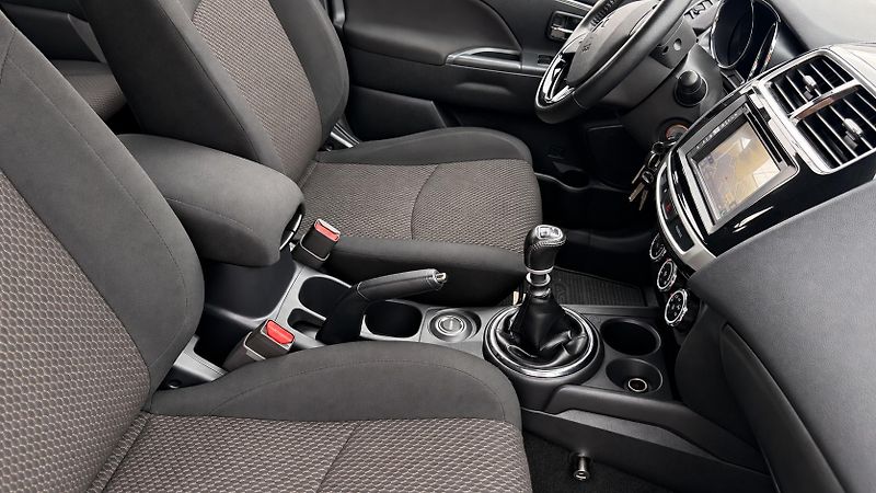 Mitsubishi ASX (2016) 1.6Di-D, ČR,4X4 - fotka 9 z 56