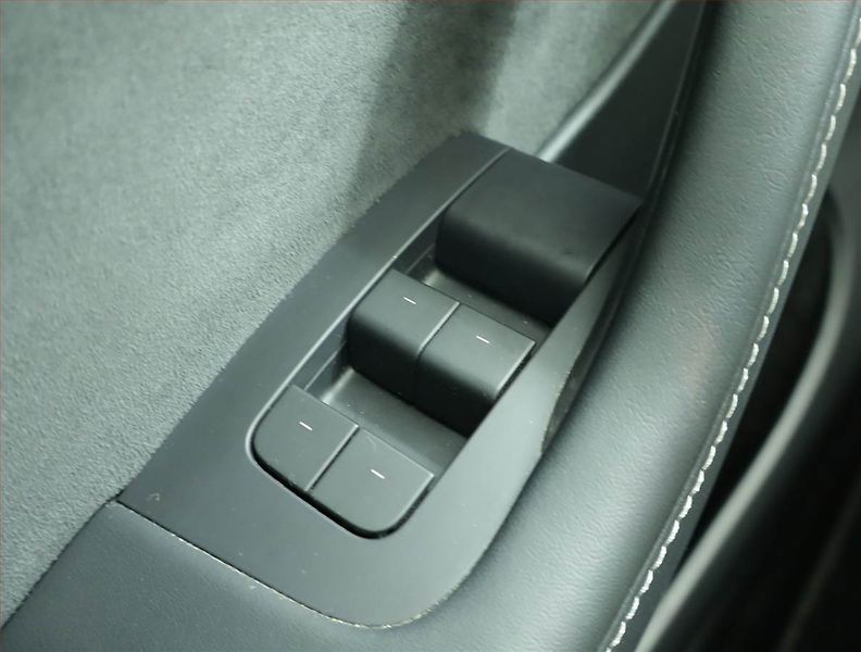 Tesla Model Y (2022) RWD LFP 60kWh, SoH 93% - fotka 16 z 21