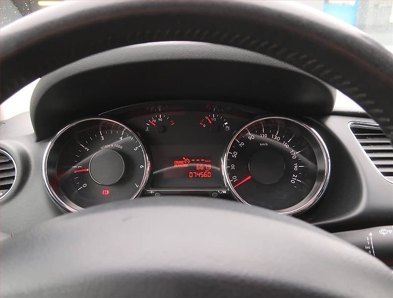 Peugeot 3008 (2015) Allure 1.6 VTi, Serv.kniha - fotka 11 z 19