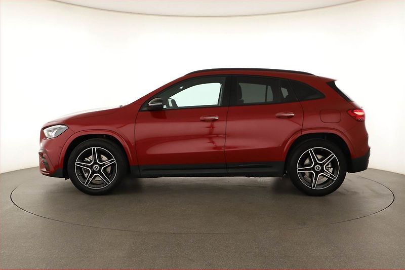 Mercedes-Benz GLA (2025) 220 4MATIC - fotka 3 z 23
