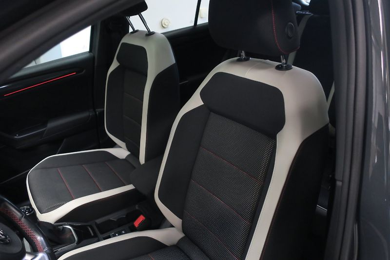 Volkswagen T-Roc (2019) Sport 1.5 TSI 110 kW manuál - fotka 11 z 47