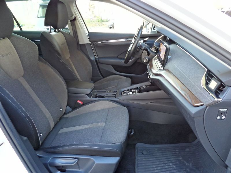 Škoda Octavia 2.0TDI Scout DSG 4x4 ČR DPH - fotka 19 z 32