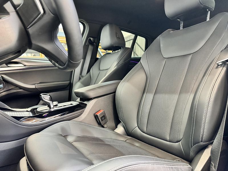 BMW X4 (2024) BMW X4 xDrive20d mHEV A/T - fotka 11 z 15