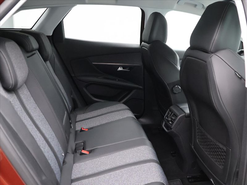 Peugeot 3008 1,5 HDi 96kW Allure CZ - fotka 12 z 31