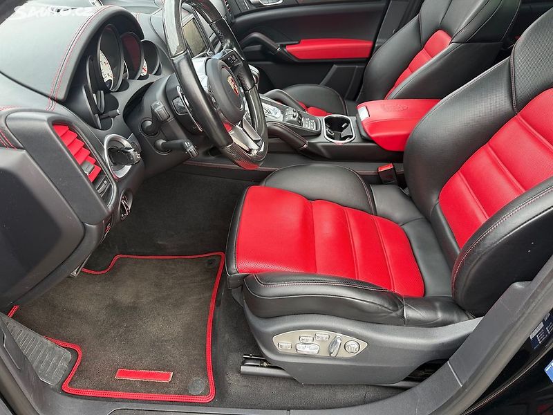 Porsche Cayenne Turbo S - fotka 21 z 44