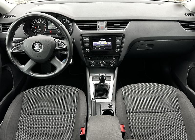Škoda Octavia Combi 1.6 TDI Ambition - fotka 6 z 31