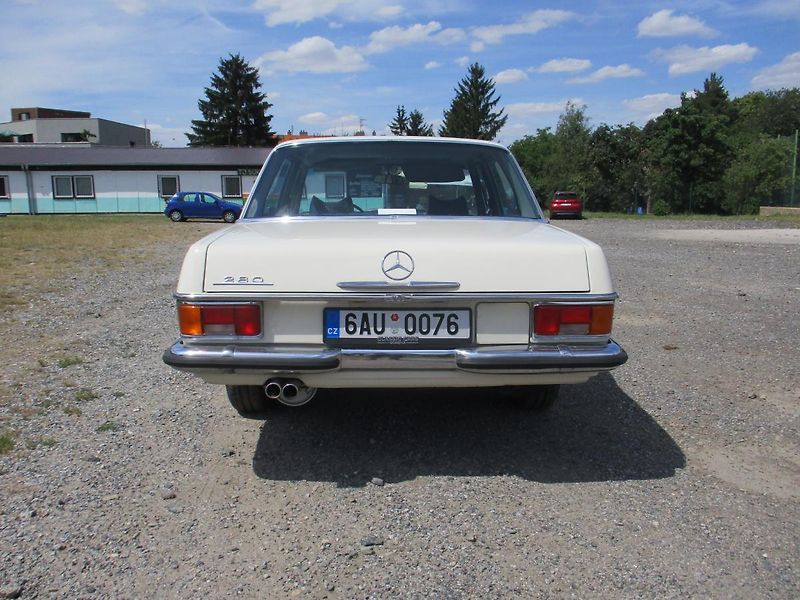 Mercedes-Benz 280 (1972) W114 - fotka 7 z 24