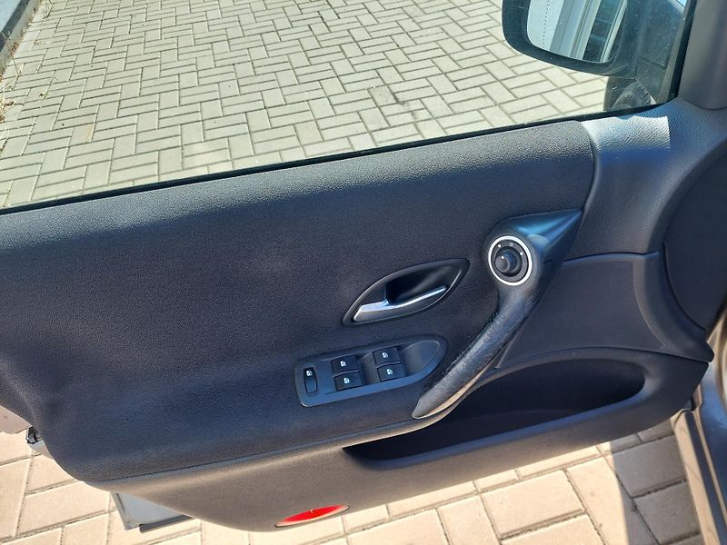 Renault Laguna (2007) II. 2.0i-16v - fotka 10 z 22