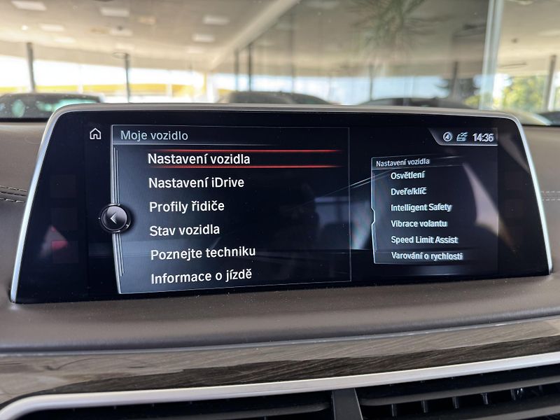 BMW Řada 7 750i xDrive*Laser*NočníVidění - fotka 22 z 47