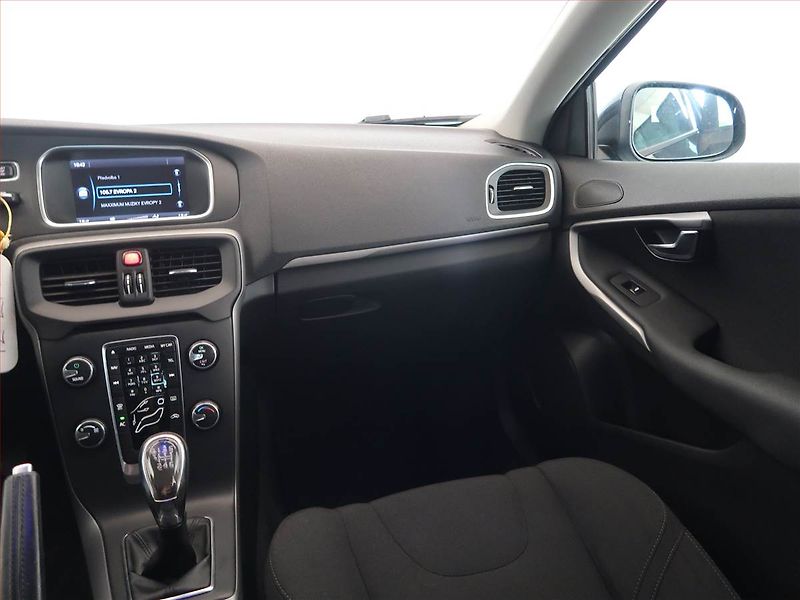 Volvo V40 (2014) 1.6 D2, Serv.kniha, Navi - fotka 8 z 14