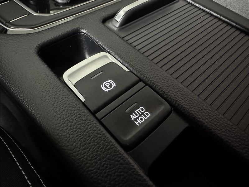 Volkswagen Passat 2,0 TDi  DSG Business IQ Light - fotka 39 z 43