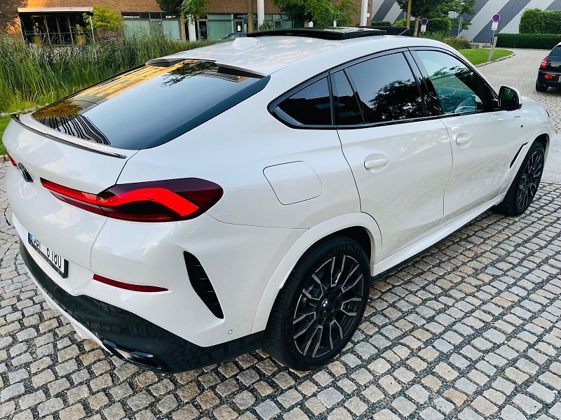 BMW X6 40D MSPORT 4x4 SERVISKA TAŽNÉ - fotka 11 z 58