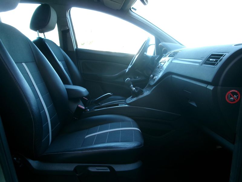 Ford Kuga 2,0TDCI AUTOKLIMA 4x4 TAŽNÉ - fotka 26 z 30