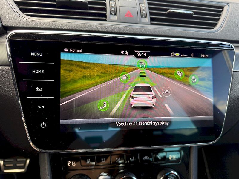 Škoda Superb (2023) 2.0 TDI 147kW DSG 4x4 SportLin - fotka 18 z 35