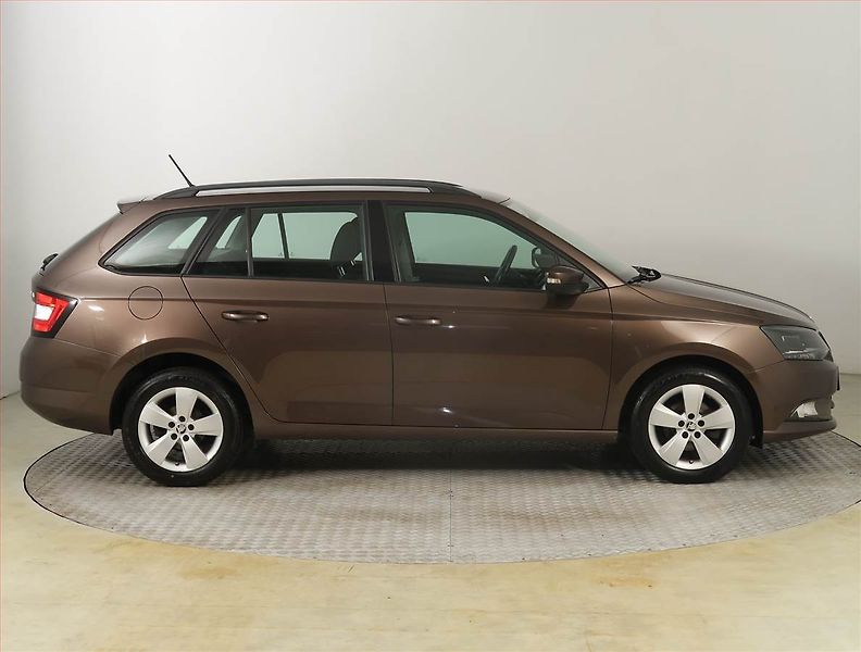 Škoda Fabia (2018) Ambition Plus 1.0 TSI - fotka 6 z 21
