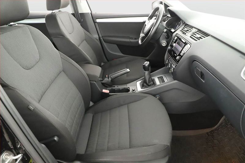 Škoda Octavia (2014) 1.8 TSI, Bi-Xenony, Tempomat - fotka 7 z 17